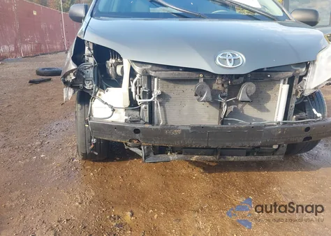 2011 Toyota Sienna Base V6 из США, поврежденный, VIN 5TDZK3DCXBS065266